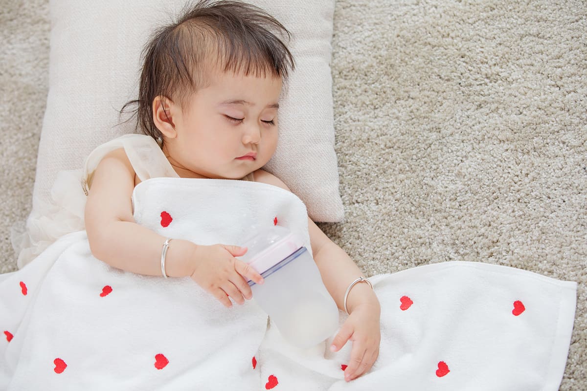 Có nên cho bé ngủ riêng từ sớm hay không?